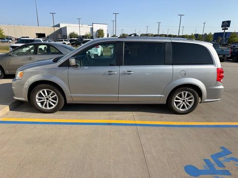 Used 2018 Dodge Grand Caravan SXT FWD image 5