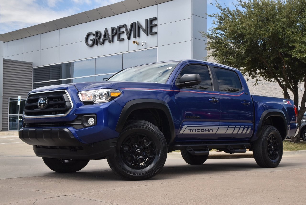 Used 2023 Toyota Tacoma SR5 RWD image 2