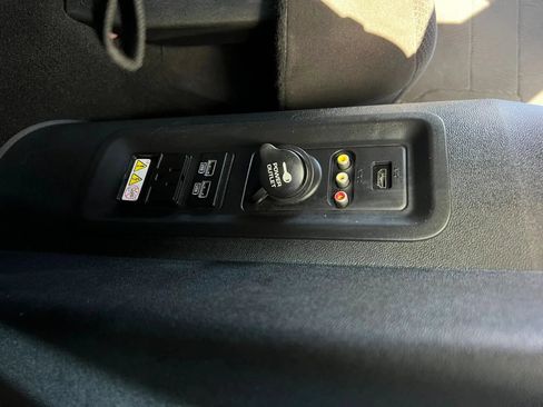 Used 2014 Dodge Grand Caravan SXT w/ UConnect Hands-Free Group FWD image 24