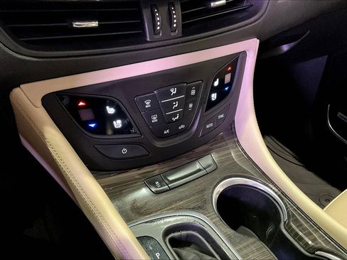 Used 2020 Buick Envision Premium w/ Driver Confidence Package AWD/4WD image 16