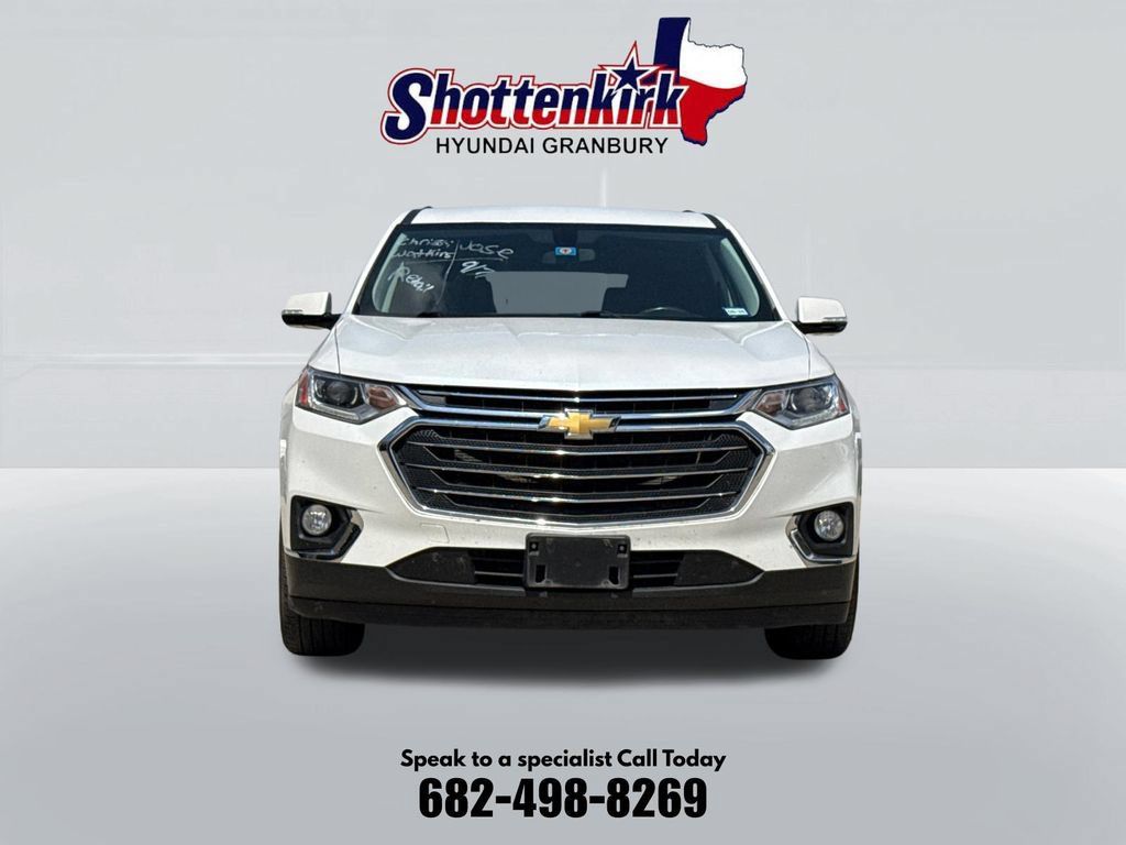 Used 2020 Chevrolet Traverse LT FWD image 2