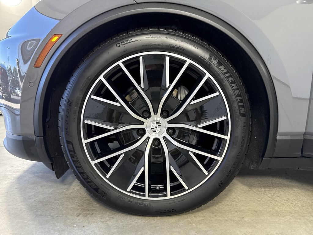 Certified 2025 Porsche Macan Electric RWD image 13