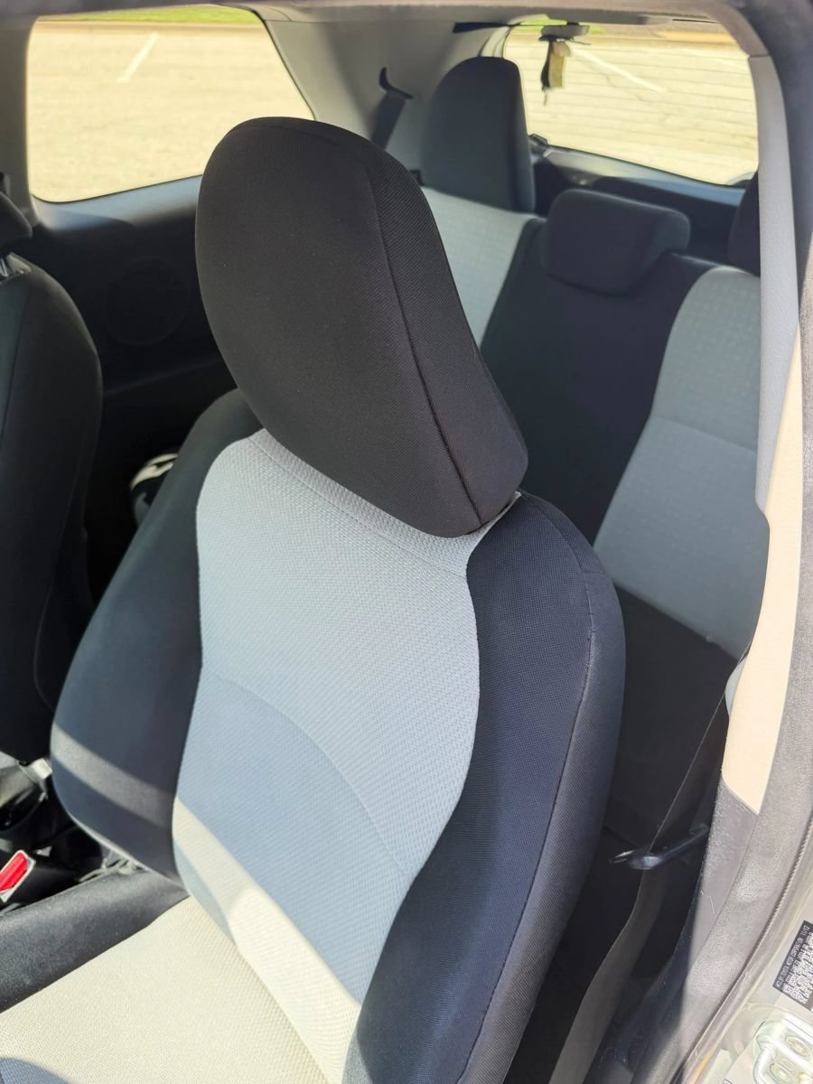 Used 2013 Toyota Yaris L FWD image 9