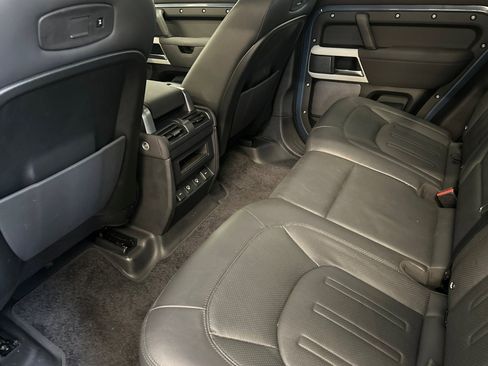 Used 2022 Land Rover Defender 110 S image 26