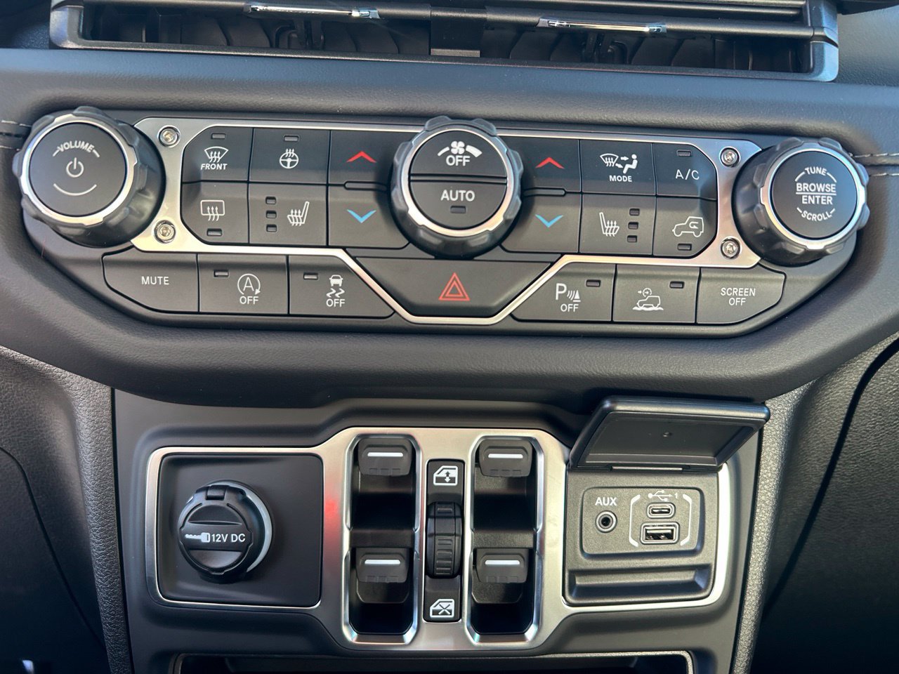 New 2027 Jeep Wrangler Unlimited Sahara AWD/4WD image 21