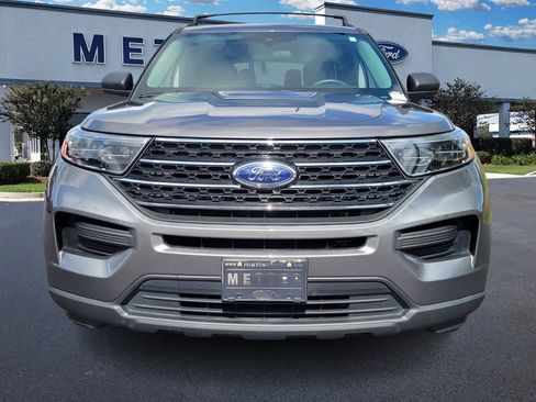 Used 2023 Ford Explorer XLT image 2