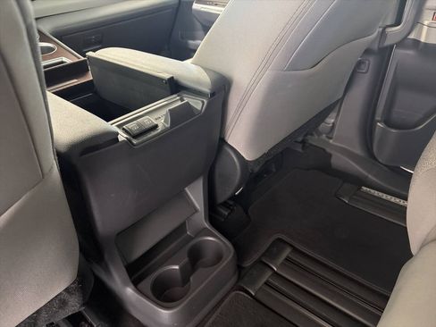 Used 2024 Toyota Sienna LE AWD/4WD image 24