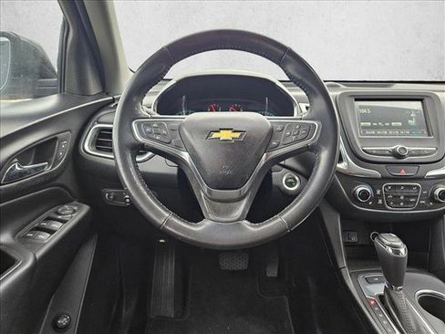 Used 2018 Chevrolet Equinox LT image 9