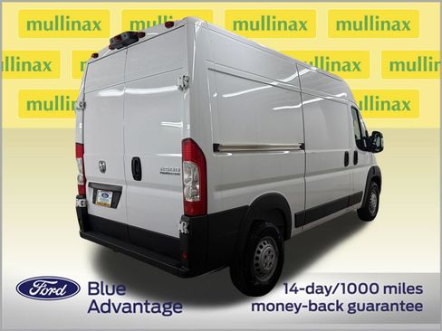 Used 2024 RAM ProMaster 2500 w/ Convenience Group FWD image 3