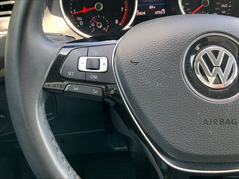 Used 2018 Volkswagen Tiguan SE FWD image 23