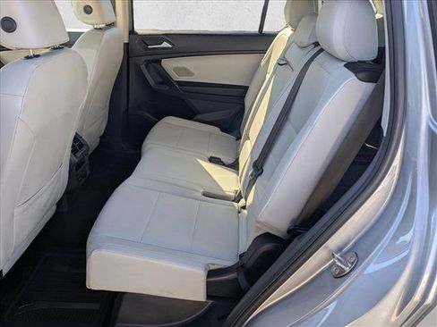 Used 2021 Volkswagen Tiguan SE image 16