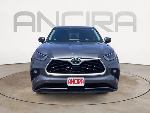 Used 2023 Toyota Highlander LE FWD image 7