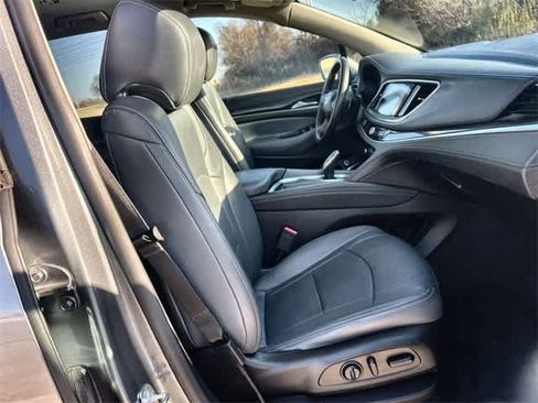 Used 2019 Buick Enclave Essence image 12