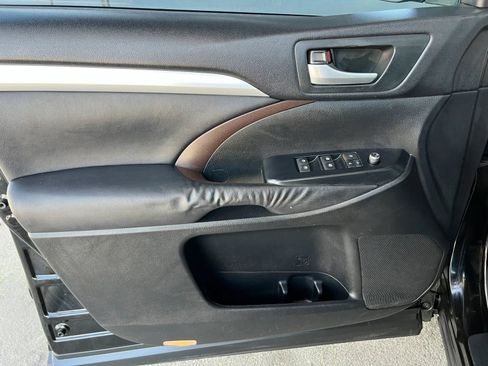 Used 2015 Toyota Highlander XLE FWD image 31