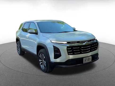 Used 2025 Chevrolet Equinox LT FWD image 3