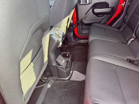 Used 2021 Jeep Gladiator Sport AWD/4WD image 18