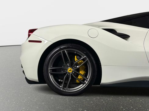 Used 2019 Ferrari 488 GTB RWD image 6
