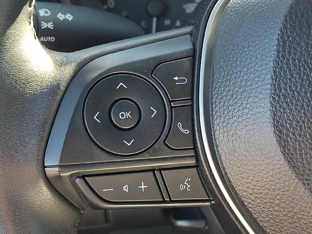 Used 2025 Toyota Corolla SE FWD image 21