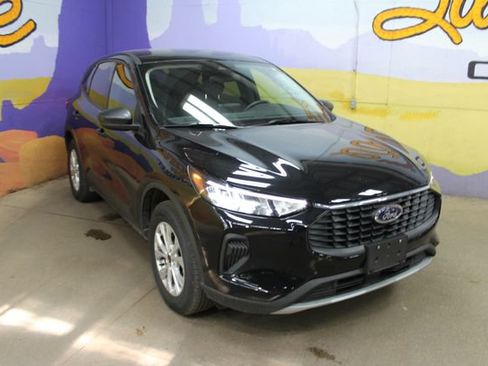 Used 2025 Ford Escape Active AWD/4WD image 2