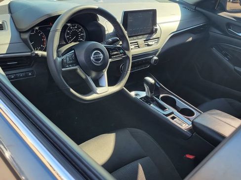 Used 2022 Nissan Altima 2.5 SV w/ SV Premium Package FWD image 5