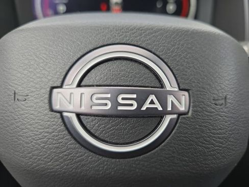 Used 2025 Nissan Rogue SL FWD image 5
