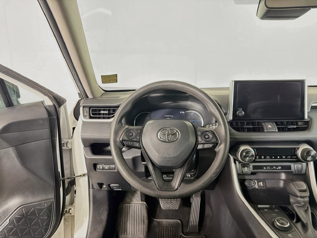 Used 2024 Toyota RAV4 LE AWD/4WD image 19