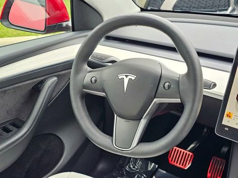 Used 2023 Tesla Model Y Long Range image 29