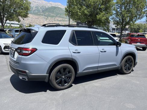 Used 2025 Honda Pilot Black Edition image 7