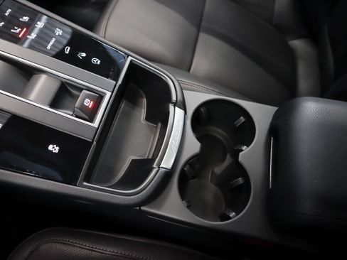 Certified 2026 Porsche Macan AWD/4WD image 16