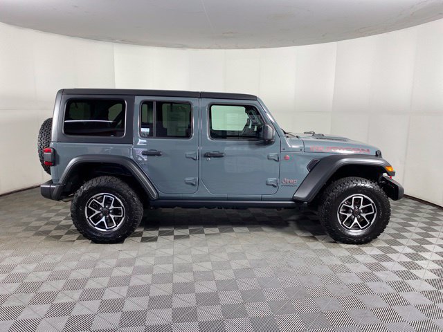 Used 2025 Jeep Wrangler Unlimited Rubicon w/ Convenience Group AWD/4WD image 6