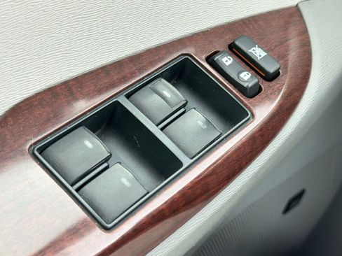 Used 2013 Toyota Sienna Limited w/ Premium Pkg FWD image 27