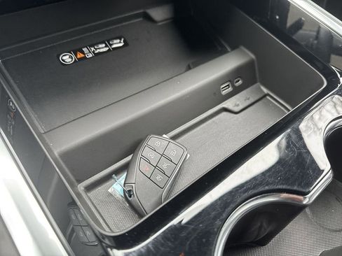 Certified 2025 Chevrolet Tahoe LT image 34