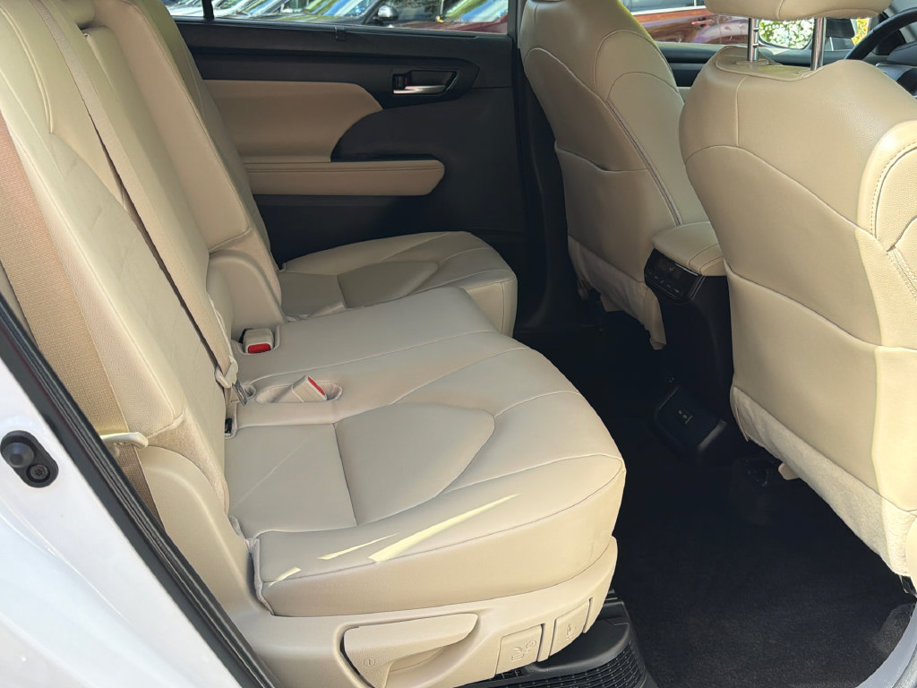 Used 2025 Toyota Highlander XLE AWD/4WD image 13