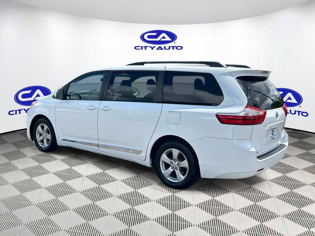 Used 2017 Toyota Sienna LE FWD image 5