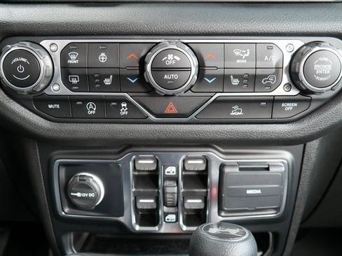 Used 2024 Jeep Wrangler Sport S image 21