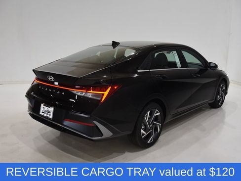 New 2025 Hyundai Elantra Limited image 4