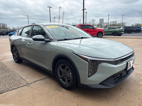 Used 2025 Kia K4 FWD image 7