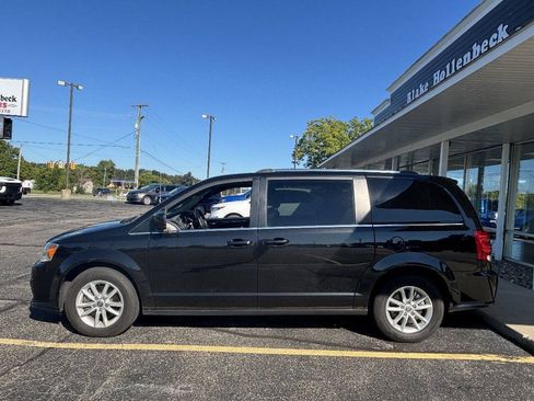 Used 2018 Dodge Grand Caravan SXT FWD image 1