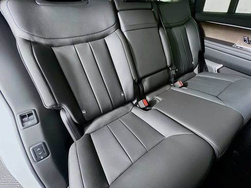 Used 2025 Land Rover Range Rover Long Wheelbase SE AWD/4WD image 29