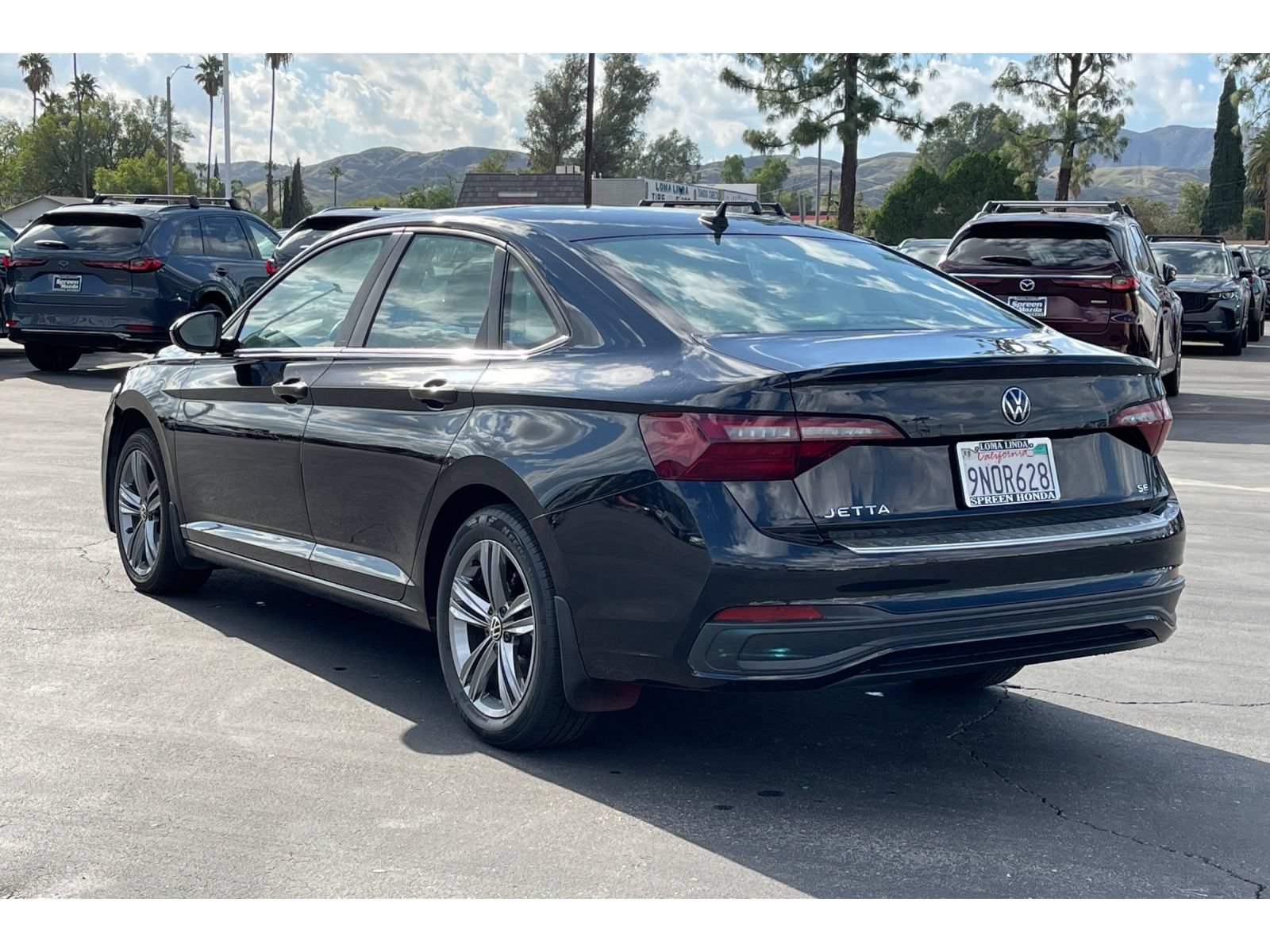 Used 2023 Volkswagen Jetta SE FWD image 3
