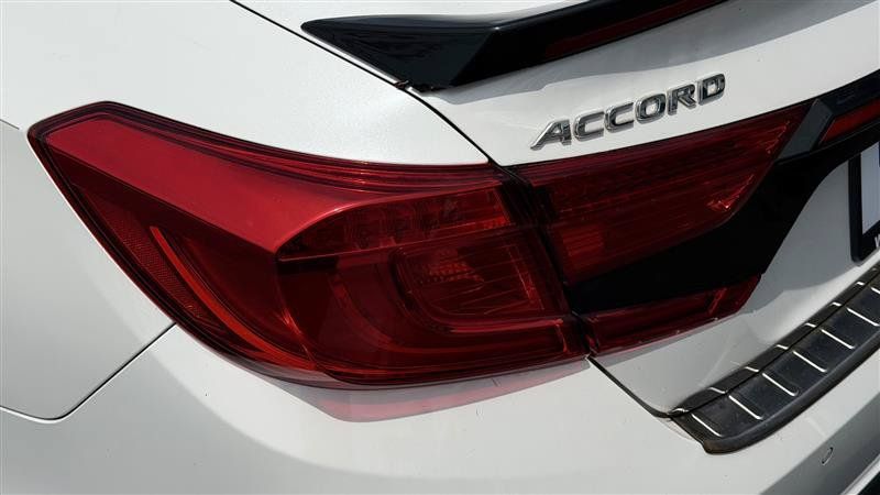 Used 2018 Honda Accord Touring image 12