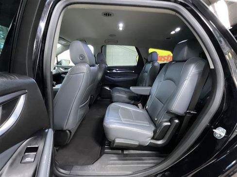 Used 2019 Buick Enclave Essence image 17