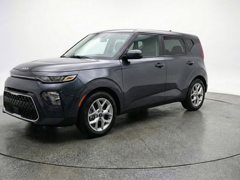 Used 2025 Kia Soul LX w/ LX Technology Package image 3