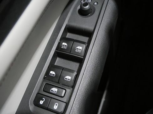 Used 2025 Jeep Compass Limited image 13