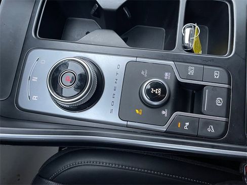 Used 2024 Kia Sorento EX image 37
