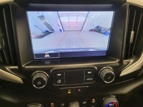 Used 2024 GMC Terrain SLT image 15