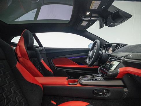 Used 2025 Aston Martin Vanquish RWD image 29