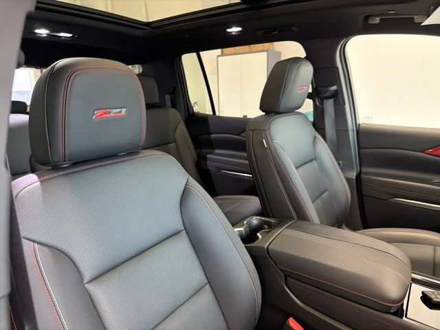 Used 2025 Chevrolet Traverse Z71 w/ LPO, Floor Liner Package AWD/4WD image 40