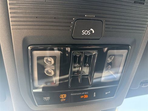 New 2025 Volkswagen Tiguan SE R-Line image 35