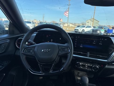 Used 2024 Chevrolet Trax RS w/ Sunroof Package FWD image 39